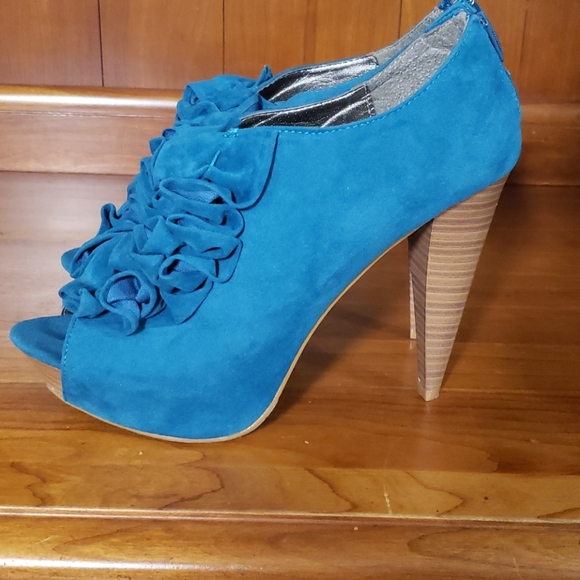 Ruffled heels - Picture 3 of 4